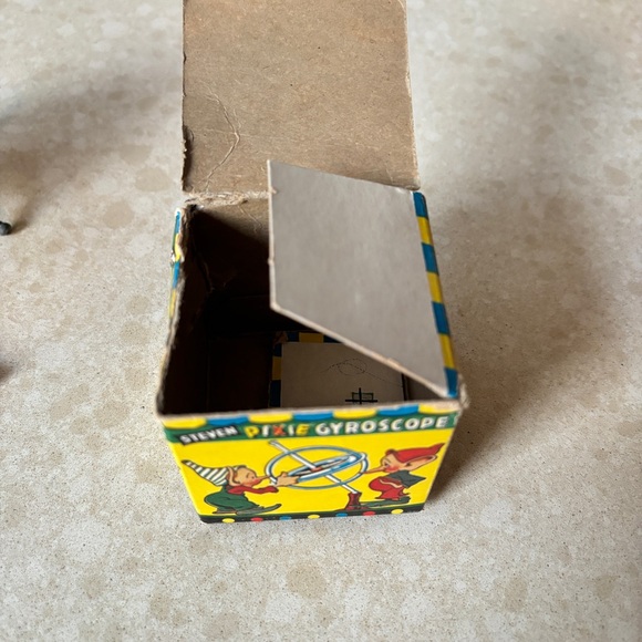 Antique toy Pixie Gyroscope top by Stevens co. with original box - Picture 2 of 10